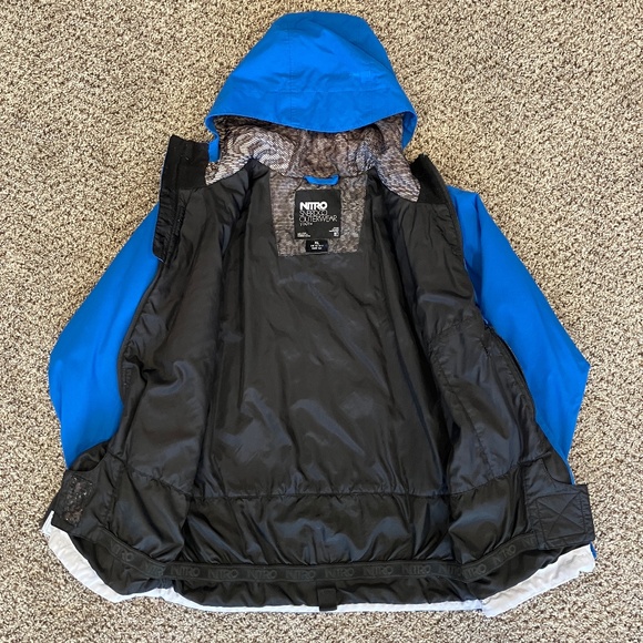 Nitro Snowboarding Co. jacket. 5K insulated, waterproof Youth size XL - Picture 3 of 4